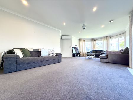 4 Bedroom Home in Newlands - Photo 2