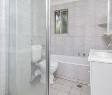 Comfortable & Inviting 2-Bedroom Home in Parramatta's River Precinct - Photo 4