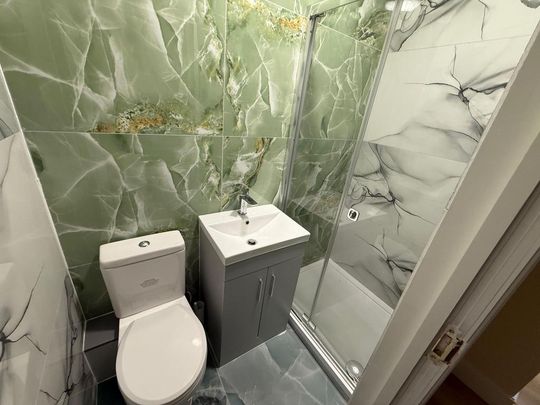 1 bedroom in a house share to rent - Photo 1