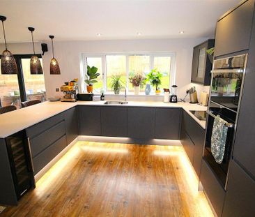 4 bedroom detached house to rent - Photo 6