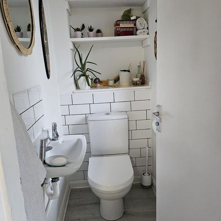 Room in a Shared House, Carslake Road, SW15 - Photo 3