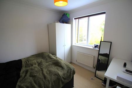 6 bedroom detached house to rent - Photo 4