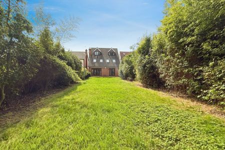 Nazeing New Road, Broxbourne - Photo 2