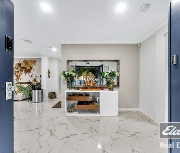 Beautiful double storey opposite the Wyndham Village shopping centre ! - Photo 4