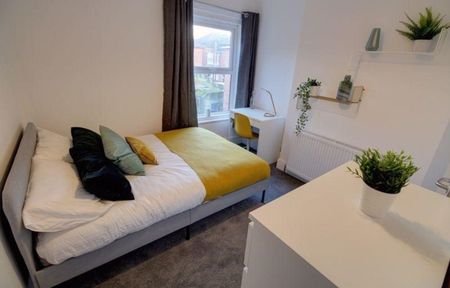 5 Bed Semi-Detached House, Coventry Road, SO15 - Photo 2