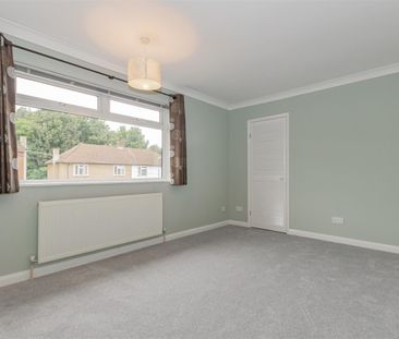 2 bedroom Semi-Detached House to let - Photo 6