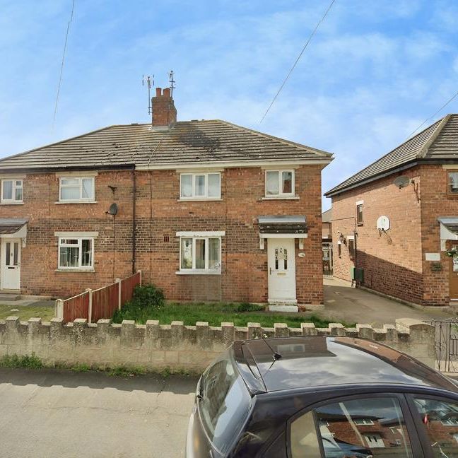 4 bedroom semi-detached house to rent - Photo 2