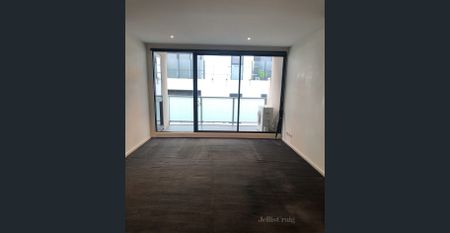 Two-Bedroom Top Floor Apartment - Photo 4