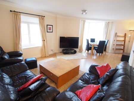 3 bedroom flat to rent - Photo 3