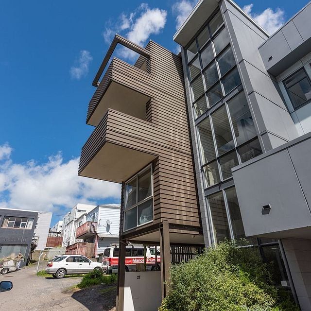 3 bdrm townhouse + carport **SHORT TERM TENANCY** - Photo 1