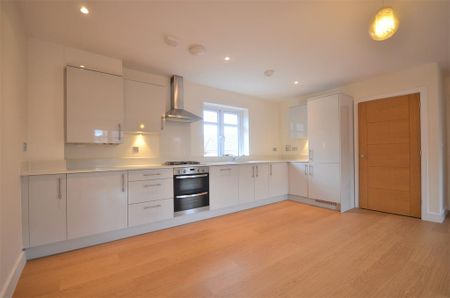 2 bedroom flat to rent - Photo 2