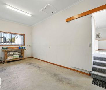 Spacious Villa with Rumpus Room and Stunning Views - Photo 3