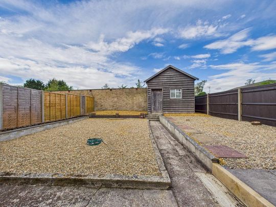 3 bedroom end of terrace house to rent - Photo 1