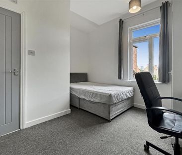 4 bedroom terraced house to rent - Photo 2