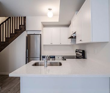 For Lease - 300 Alex Gardner Circle Unit# 61, Aurora, Ontario - Photo 2