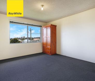 Spacious Unit with Everyday Convenience - Photo 2