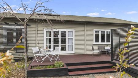 MORRINSVILLE - THREE BEDROOMS - Photo 5