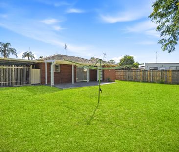 Beautifully Presented Home on Thomas Street! - Photo 1