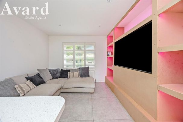 4 bedroom semi-detached bungalow to rent - Photo 1