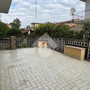 5 locali in affitto - Photo 2