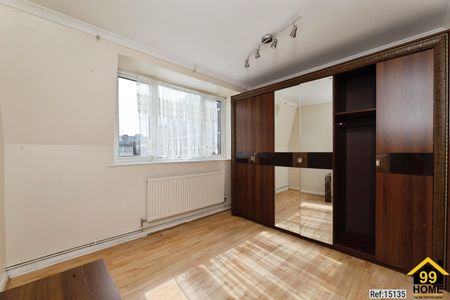 2 bed Apartment in Victoria Road , Romford, RM1 2JS - Photo 5