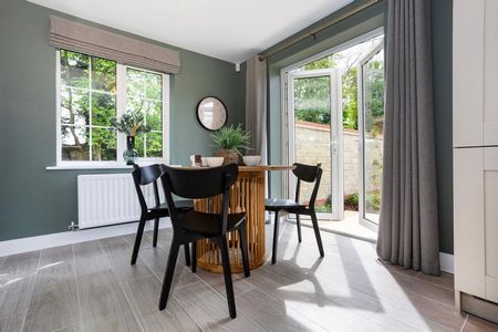 3 bedroom end of terrace house to rent - Photo 2