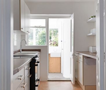 3 bedroom semi-detached house to rent - Photo 4
