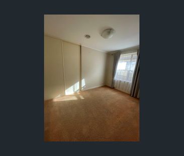 GREAT LOCATION FOR EXECUTIVE FAMILY LIVING - Photo 3