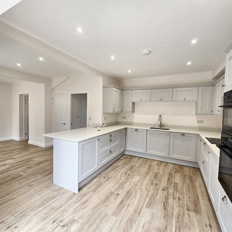 3 bedroom semi-detached house to rent - Photo 1