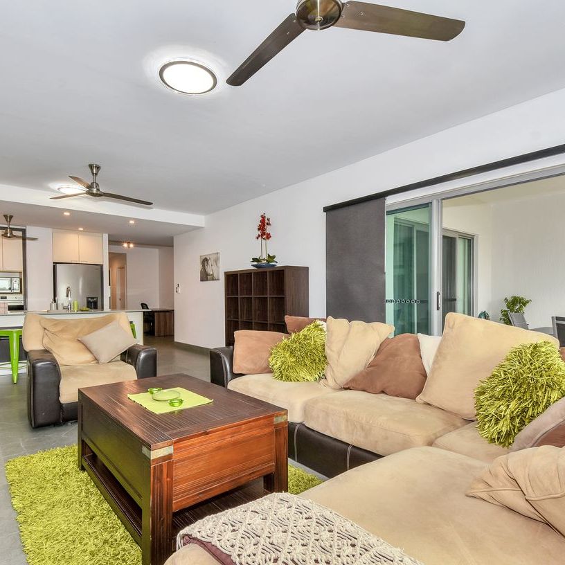 STUNNING APARTMENT IN THE HEART OF THE CBD! - Photo 1