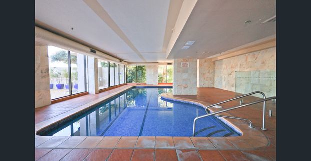 Luxurious Apartment in the Iconic “Holmsdale” Tower - Photo 1