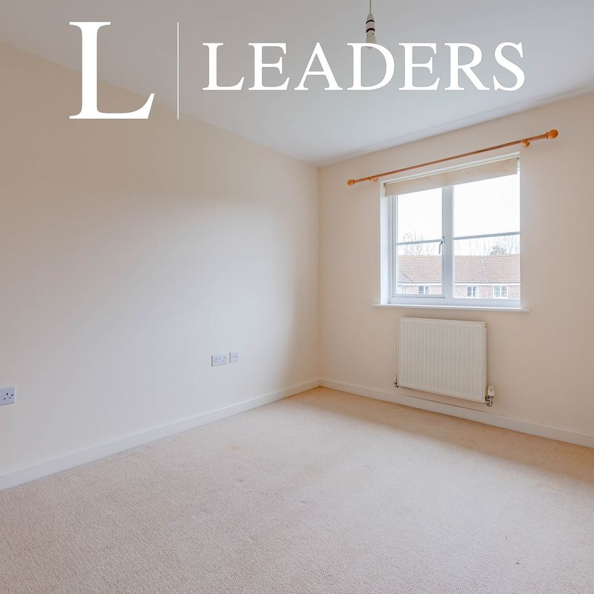 3 bedroom semi-detached to rent Deer Way, Horsham - Photo 1