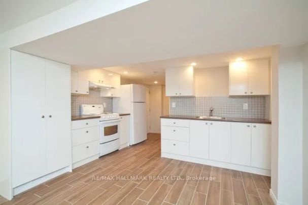 102 Robinson Avenue #Lower - Photo 1