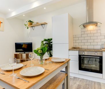 1 Bed Flat, North Laine, BN1 - Photo 3