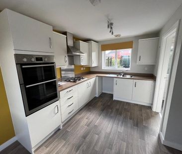 3 bedroom semi-detached house to rent - Photo 5