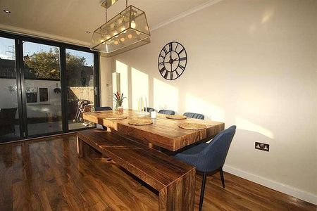 Bedford Crescent, Enfield, EN3 - Photo 4