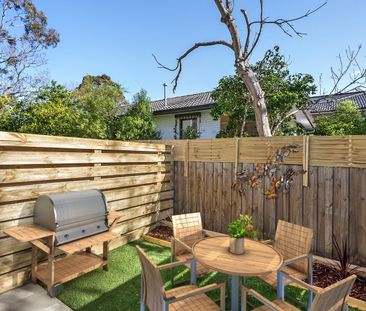 Downstairs rooms with courtyard and water & electricity included - Photo 3