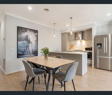 A Stylish Family Haven in the Heart of Craigieburn - Photo 2