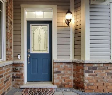 Detached Home For Lease | W9031533 - Photo 2