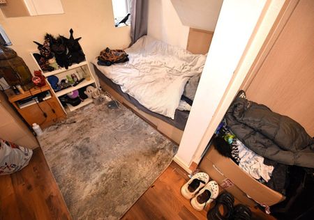 4 bedroom Flat in Otley Road, Leeds - Photo 5