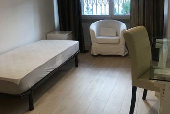 Quarto individual rapariga Iscte Entre Campos