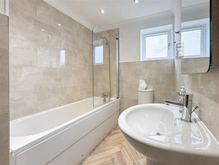 3 bedroom semi-detached house to rent - Photo 3