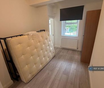 3 bedroom flat to rent - Photo 3