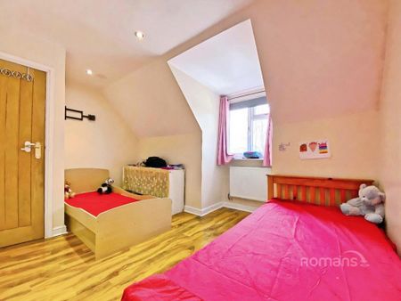 4 bedroom semi-detached house to rent - Photo 2