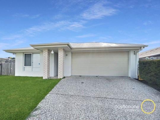 Family home positioned within walking distance to Fernbrooke State School and Staines Memorial College! - Photo 1