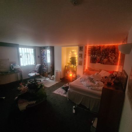 7 Bed - 1 The Village Street, Burley, Leeds - LS4 2PR - Student - Photo 2