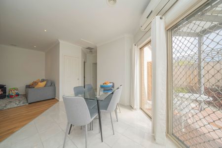 Charming home in Central Berwick - Photo 3