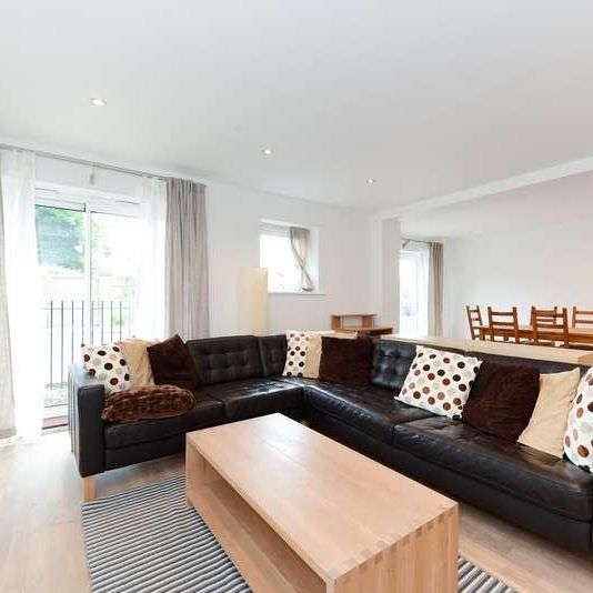 Highfield Close, Hither Green, London, SE13 - Photo 1