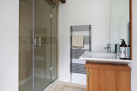 4 bedroom detached house to rent - Photo 4