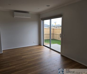 2 WEEKS FREE RENT! - Photo 1